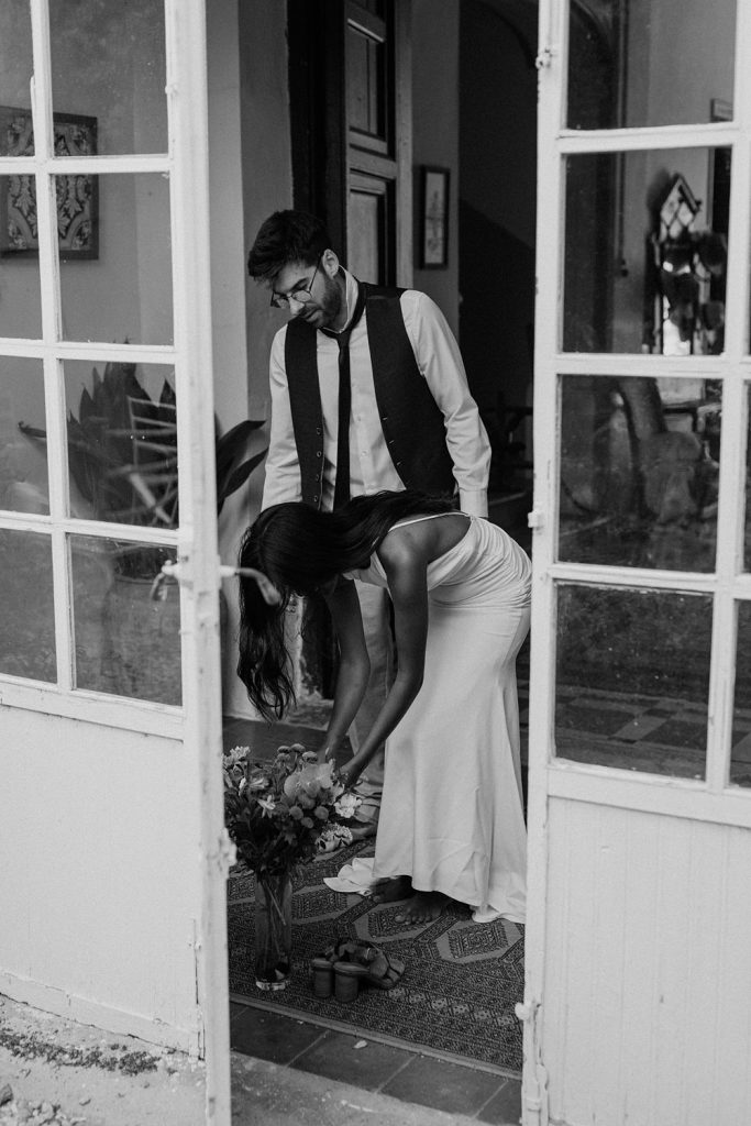 Pareja preparándose para su elopement 